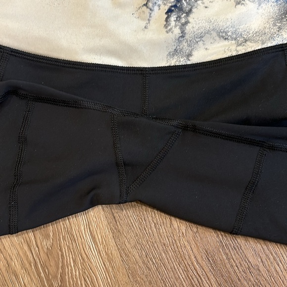 Lululemon capri leggings. Size 6. - Picture 9 of 9